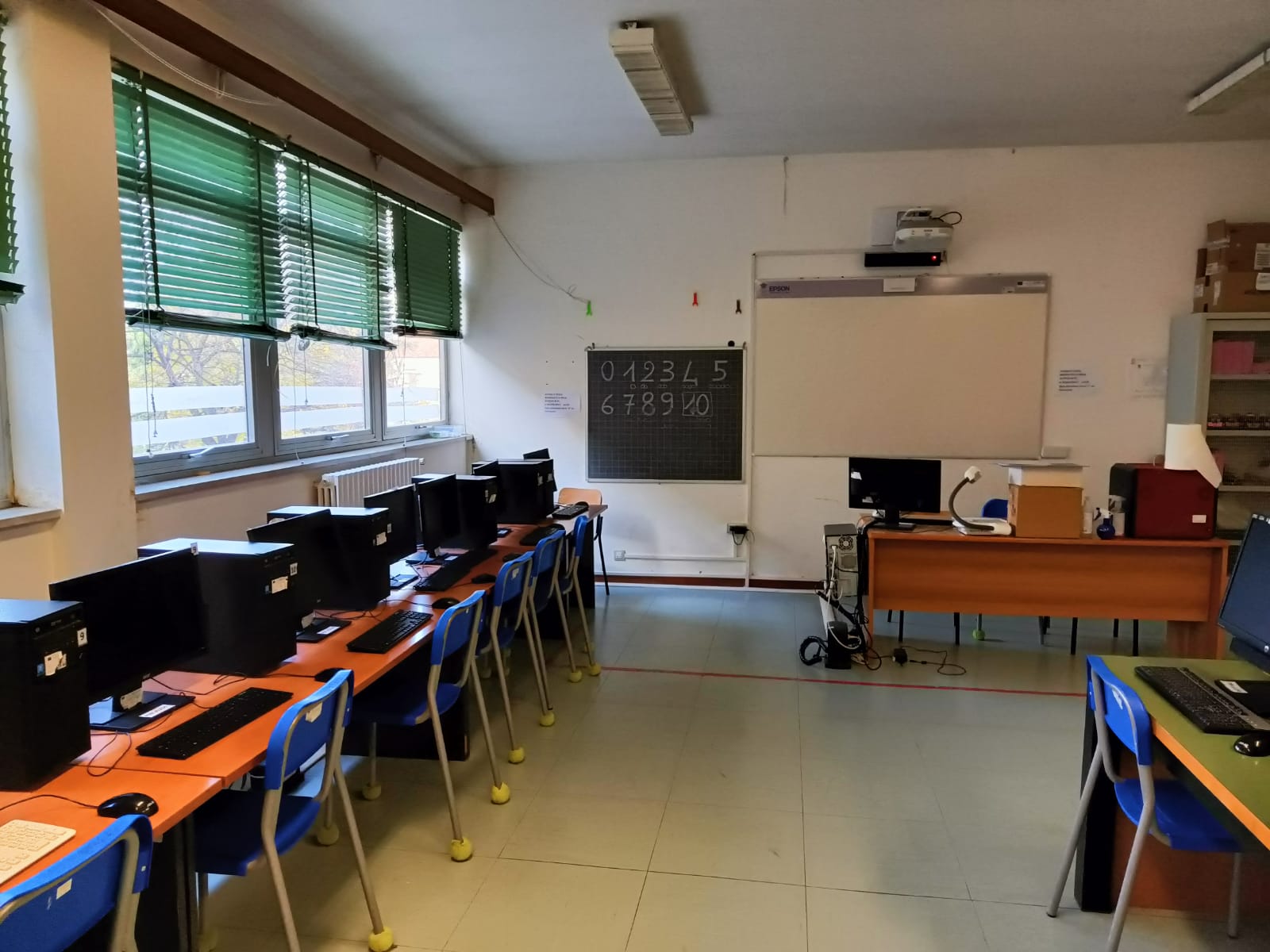 laboratorio informatica canevari 2