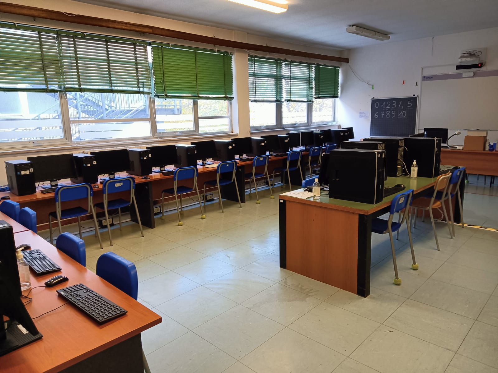 laboratorio informatica canevari 3